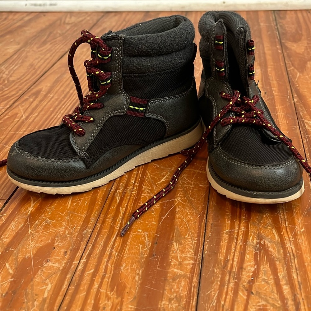 Infants snow boots size 10.